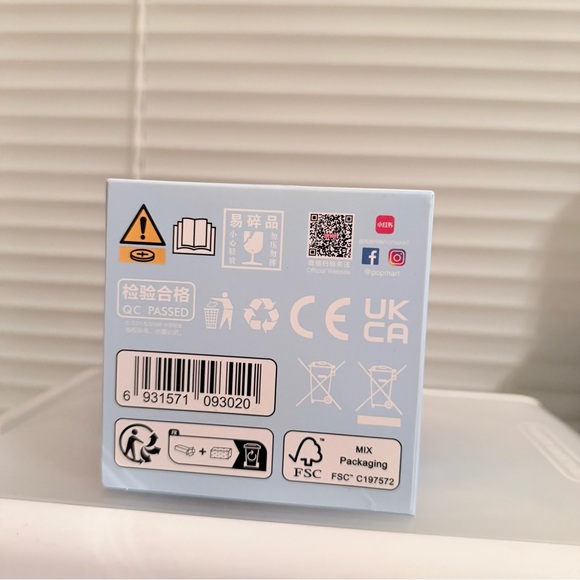 Labubu - big into energy snow globe - Happiness - Picture 6 of 11